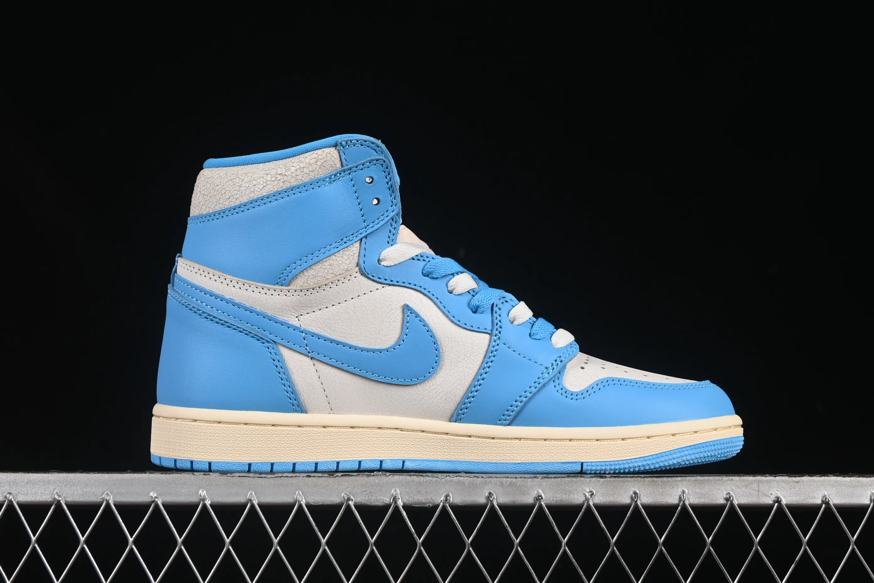 All Categories Air Jordan Jordan Series Basketball Shoes Air Jordan 1 High Special Price OG Version Air Jordan 1 High OG "UNC Reimagined" AJ1 Joe 1 Old North Carolina Blue DZ5485-402